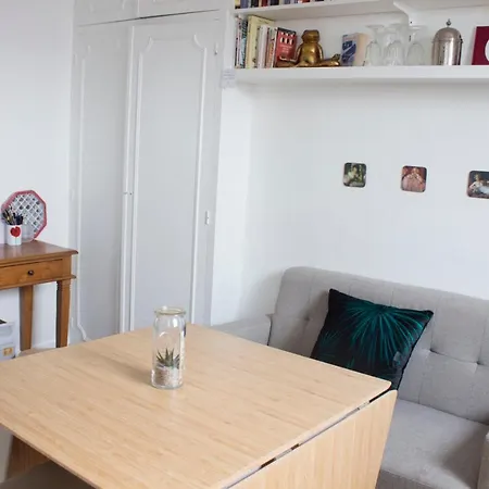 Hostnfly - Superb Under The Roofs Apartment Paris